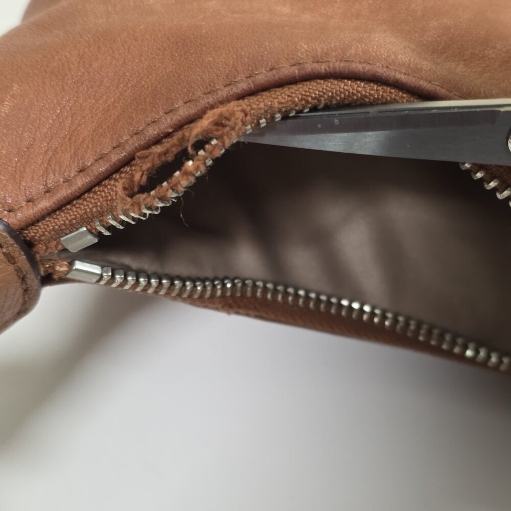 Coach Kristin Leather Hobo Shoulder Bag Brown 19293 Zip Lined Pockets FLAWS Boho - Picture 5 of 16